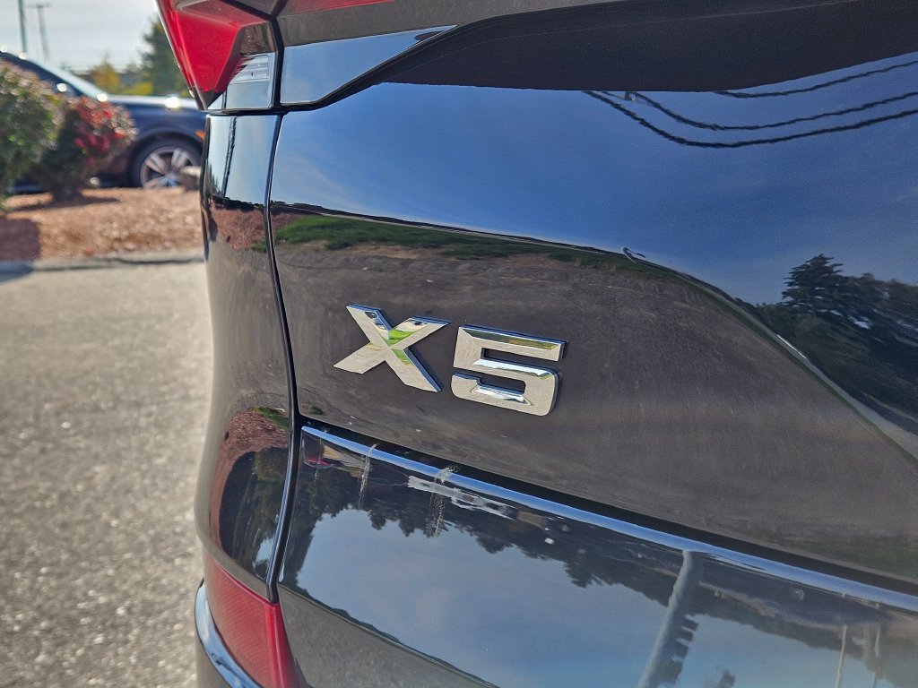 Certified Used 2025 Carbon Black Metallic BMW xDrive40i image 11