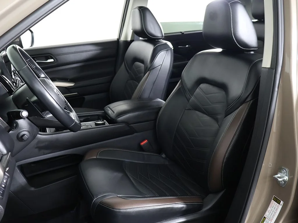 Used 2023 Beige Nissan Platinum image 37