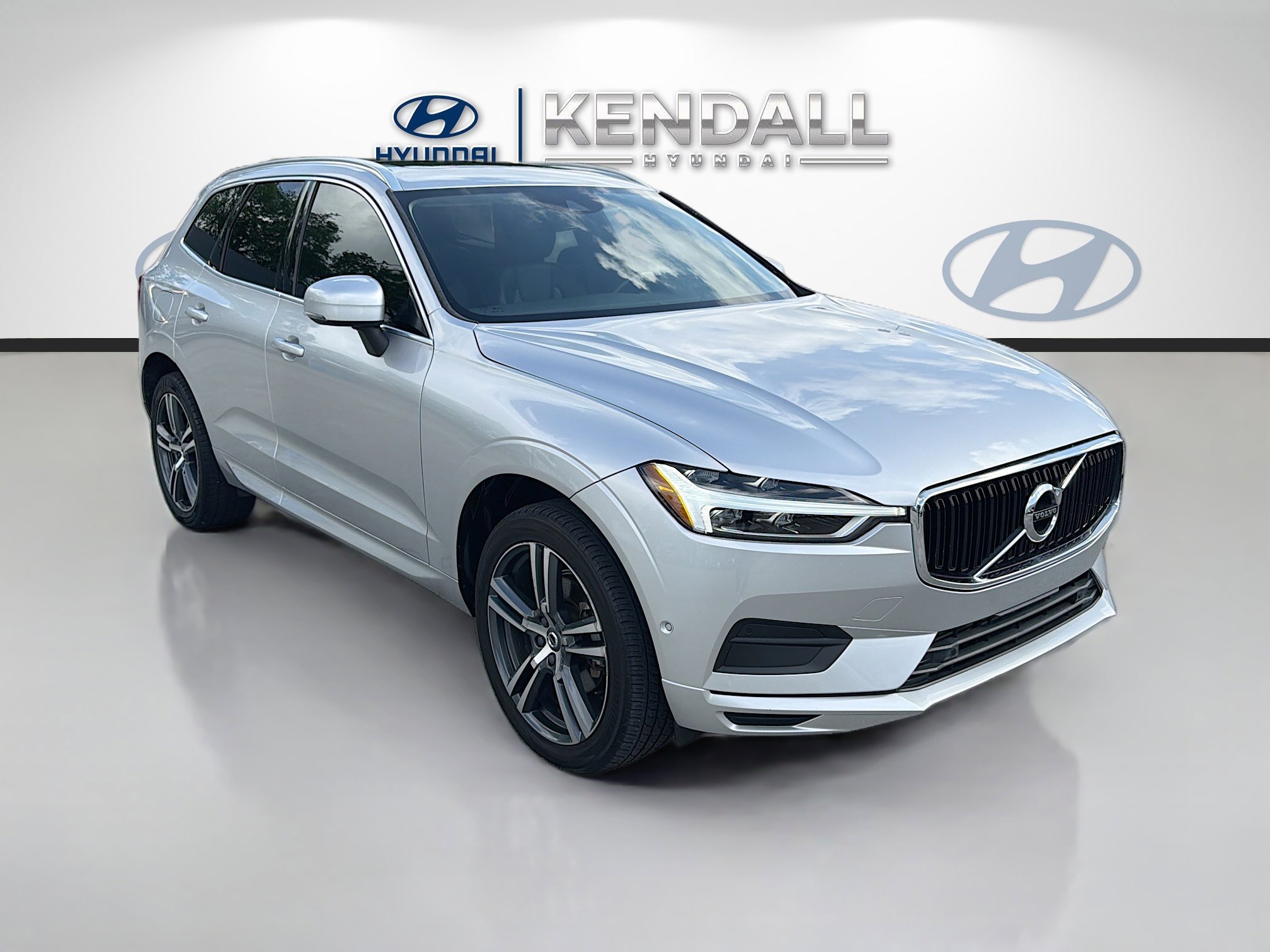 2019 Volvo XC60 T5 Momentum FWD's photo