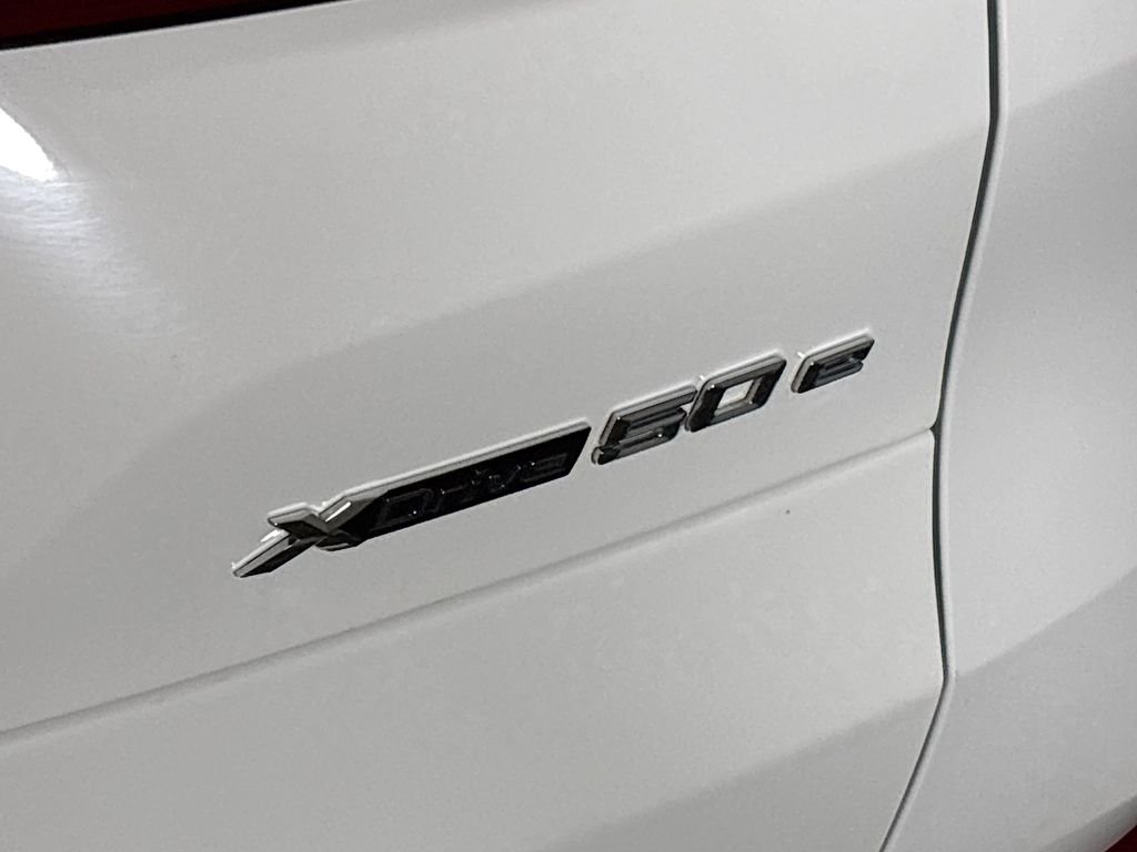 Used 2025 Alpine White BMW xDrive50e image 25