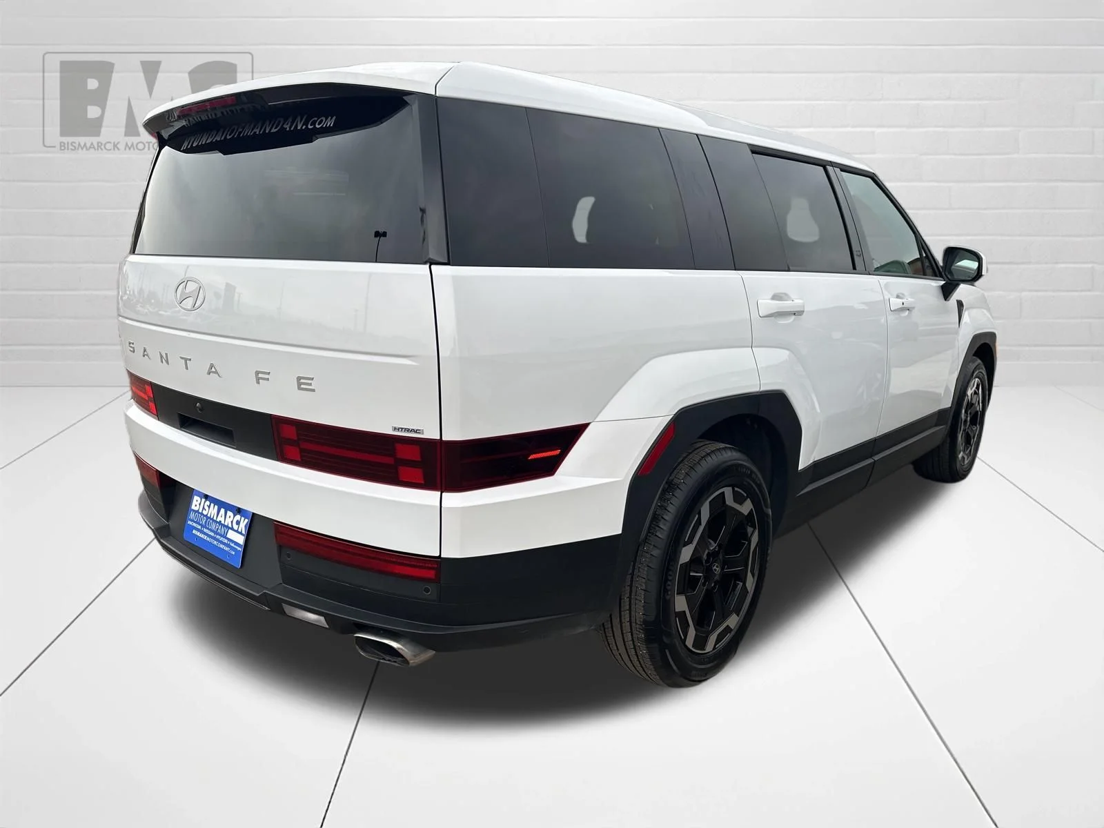 Used 2025 White Hyundai SE image 3