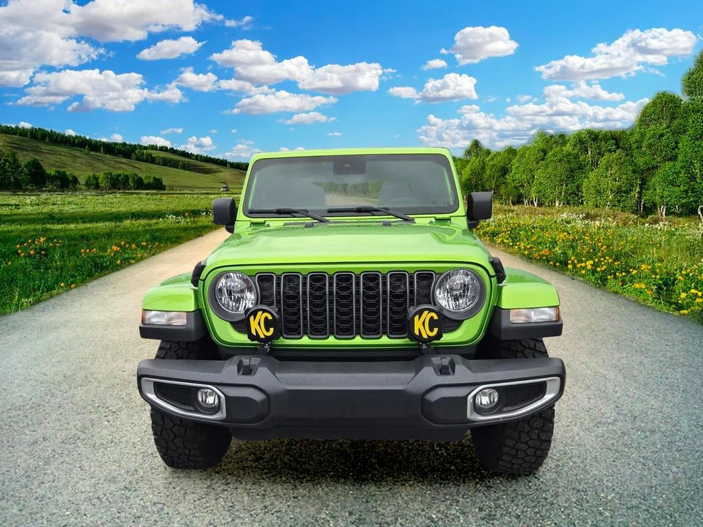 Certified Used 2025 Green Jeep High Tide image 8