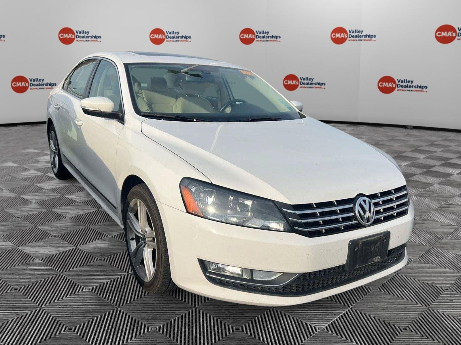 Used 2013 Candy White Volkswagen TDI SE w/Sunroof & Nav image 6