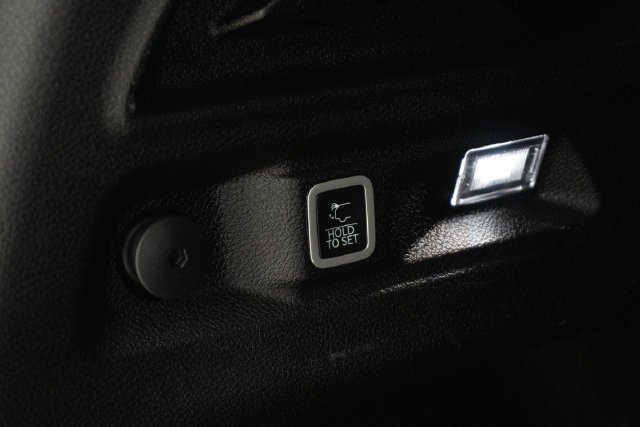 Used 2021 Black Jeep Altitude image 36