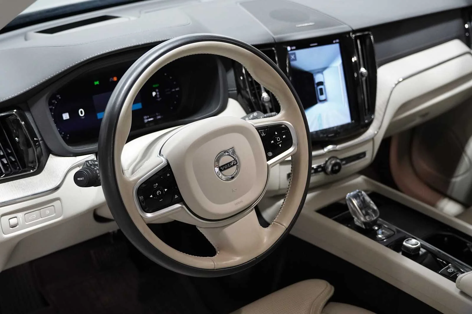 Used 2022 BLACK Volvo Inscription image 8