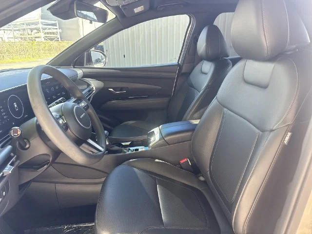 Used 2025 White Hyundai SEL image 14