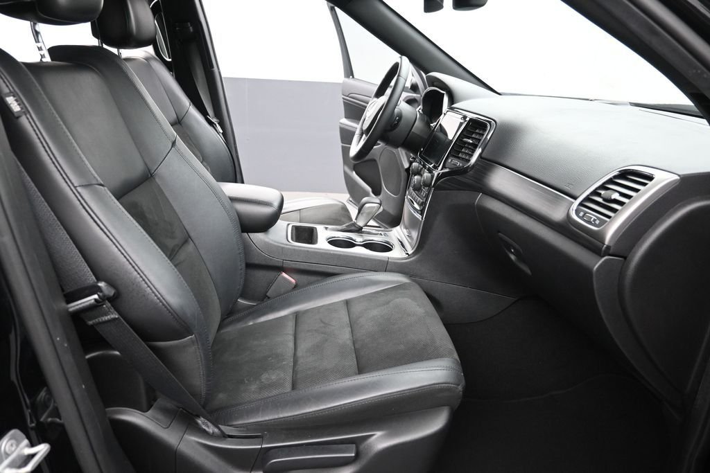 Used 2019 Black Jeep Altitude image 24