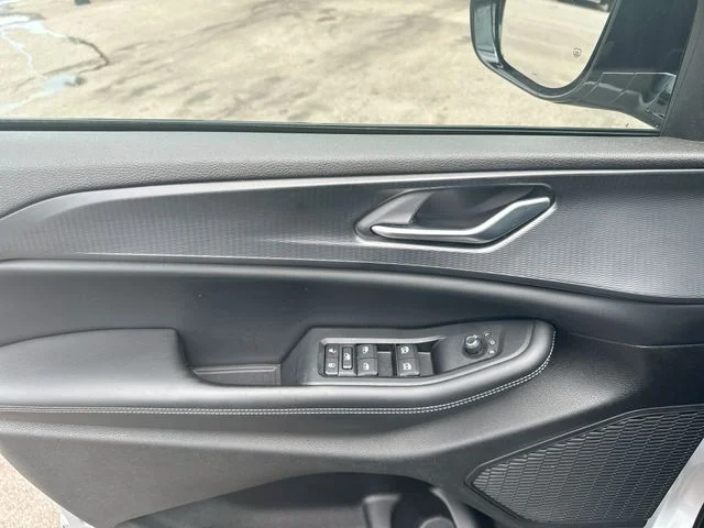 Used 2023 Silver Jeep Altitude image 15