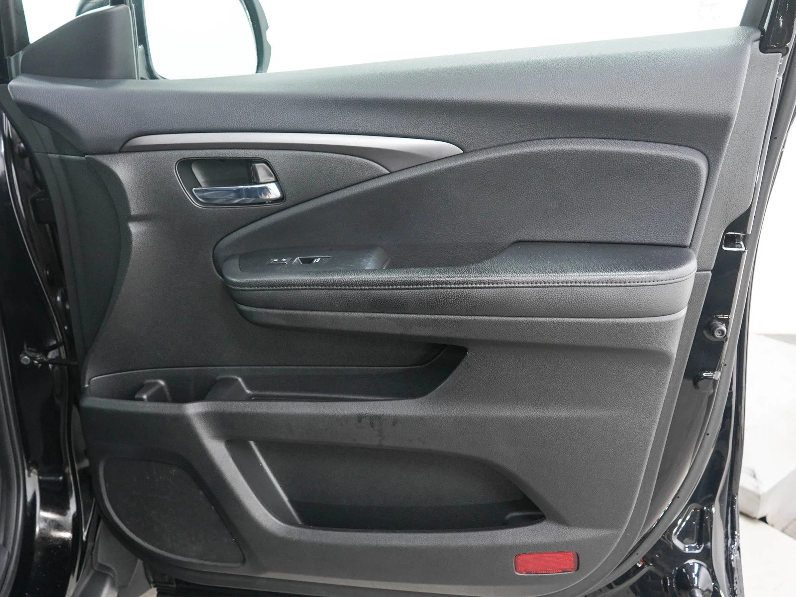 Used 2021 Crystal Black Pearl Honda Black Edition AWD image 12