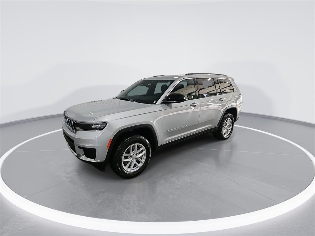 2025 Jeep Grand Cherokee Laredo photo 4