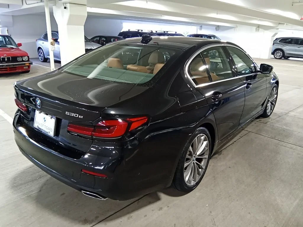 Used 2021 Black Sapphire Metallic BMW 530e iPerformance image 5