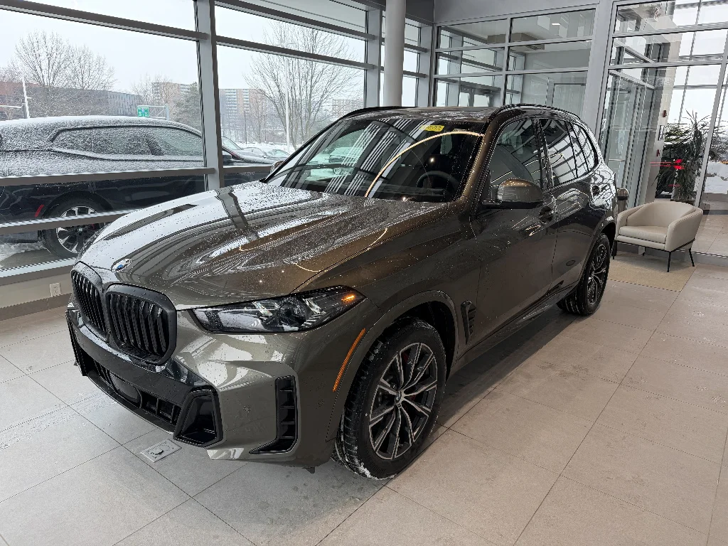 New 2026 Manhattan Green Metallic BMW xDrive40i image 3
