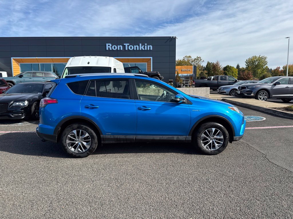Used 2016 Electric Toyota XLE image 10