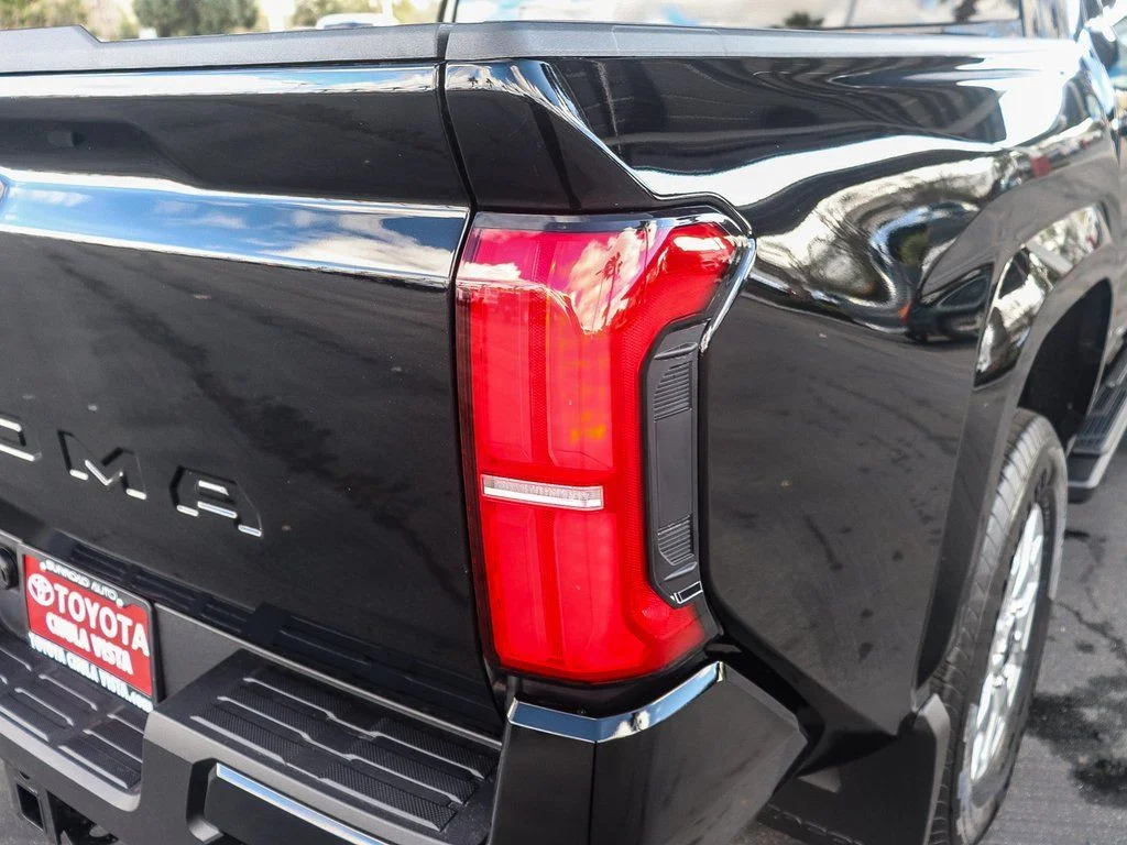 2026 Toyota Tacoma SR5 - Photo 8