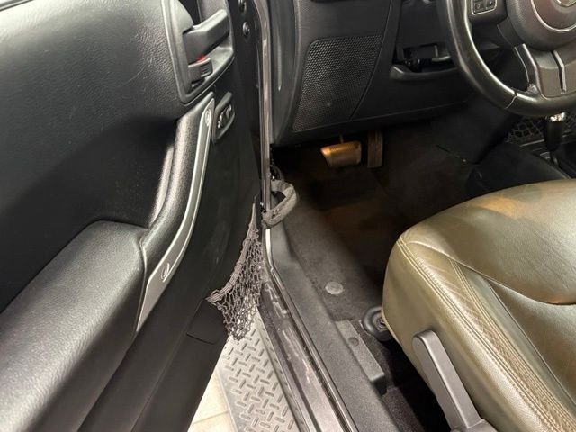 Used 2016 Gray Jeep Unlimited Sahara image 11