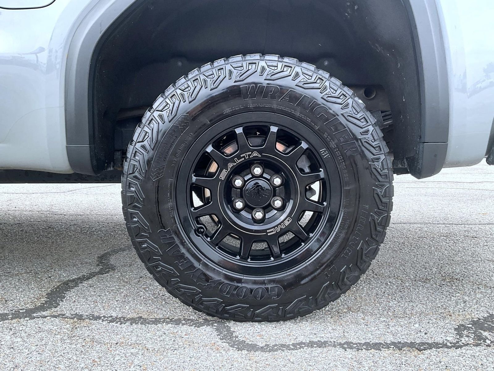 Used 2024 Gray GMC AT4X image 22