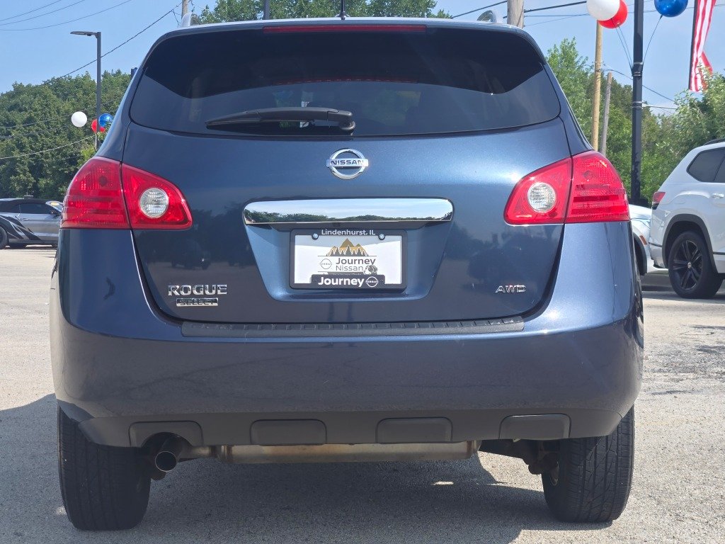 Used 2015 Blue Nissan S image 11