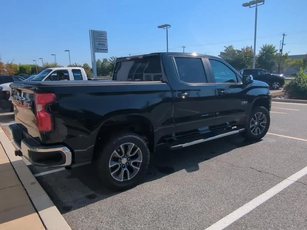 Used 2019 Black Chevrolet LT image 4