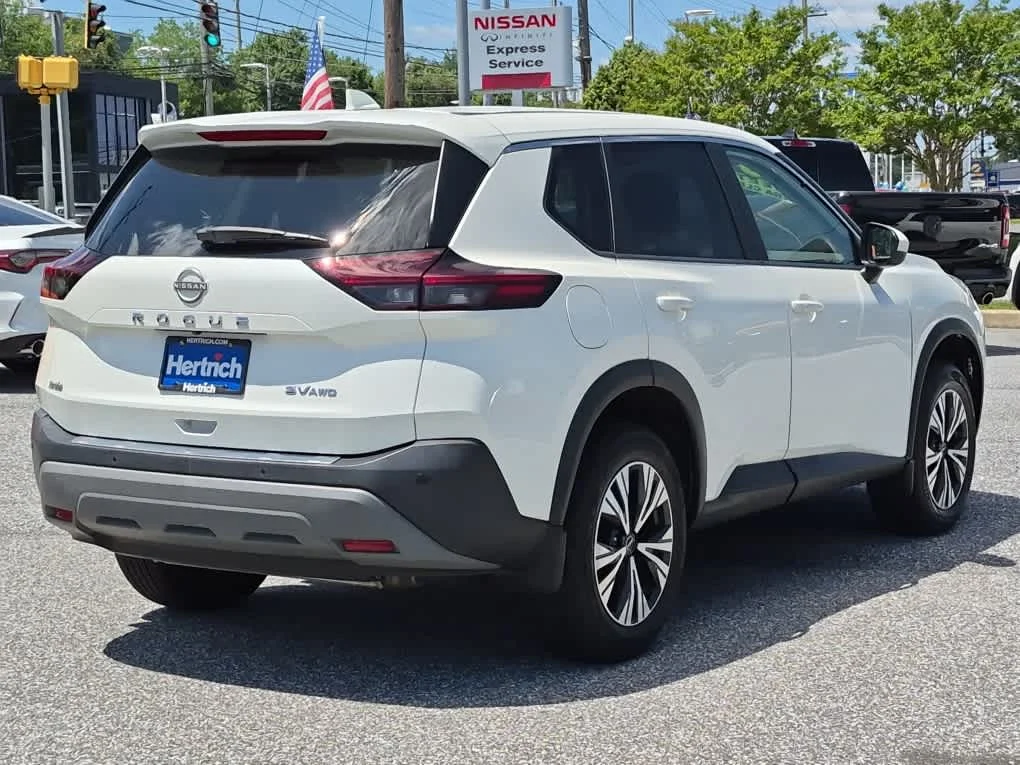 Used 2023 Pearl White Tricoat Nissan SV image 3