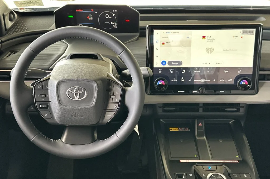 New 2027 Wind Chill Pearl with Midnight Black Metallic roof <sup>1</sup> Toyota  XSE image 16