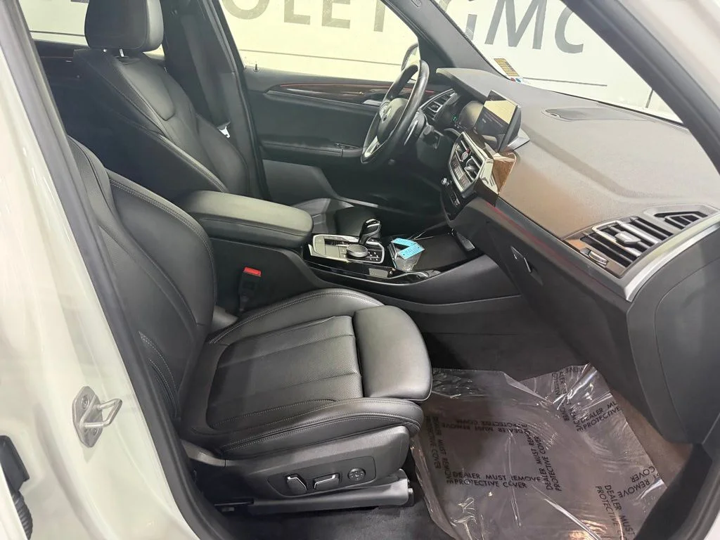 Used 2024 White BMW sDrive30i image 30