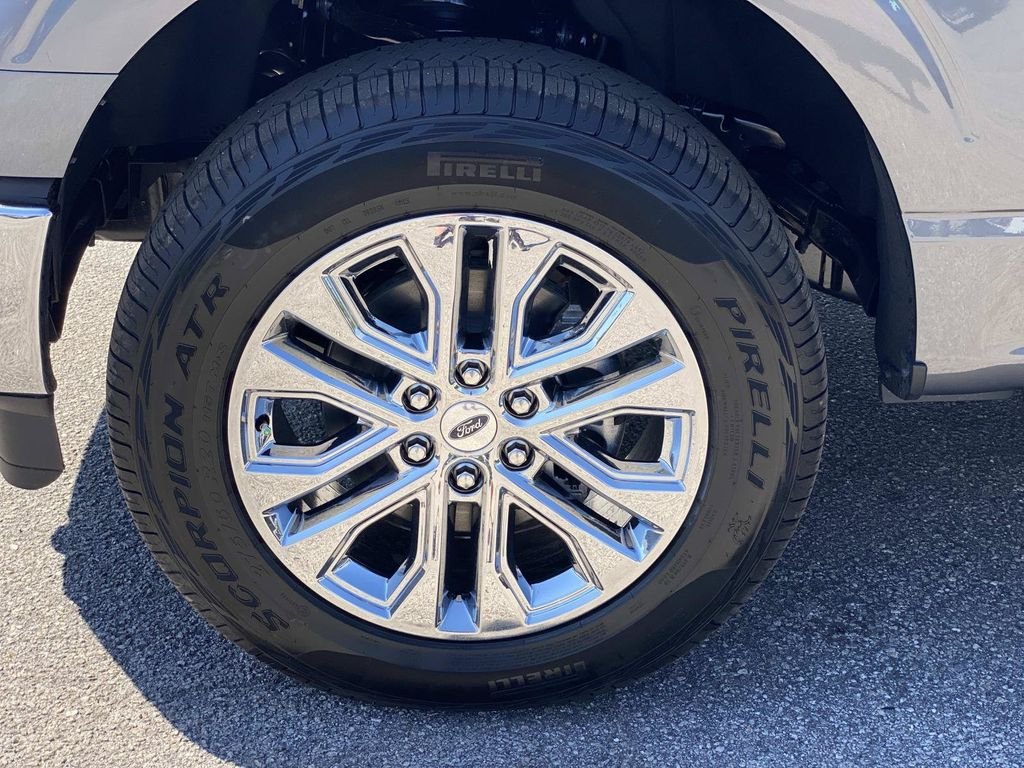 New 2026 Carbonized Gray Metallic Ford XLT image 7