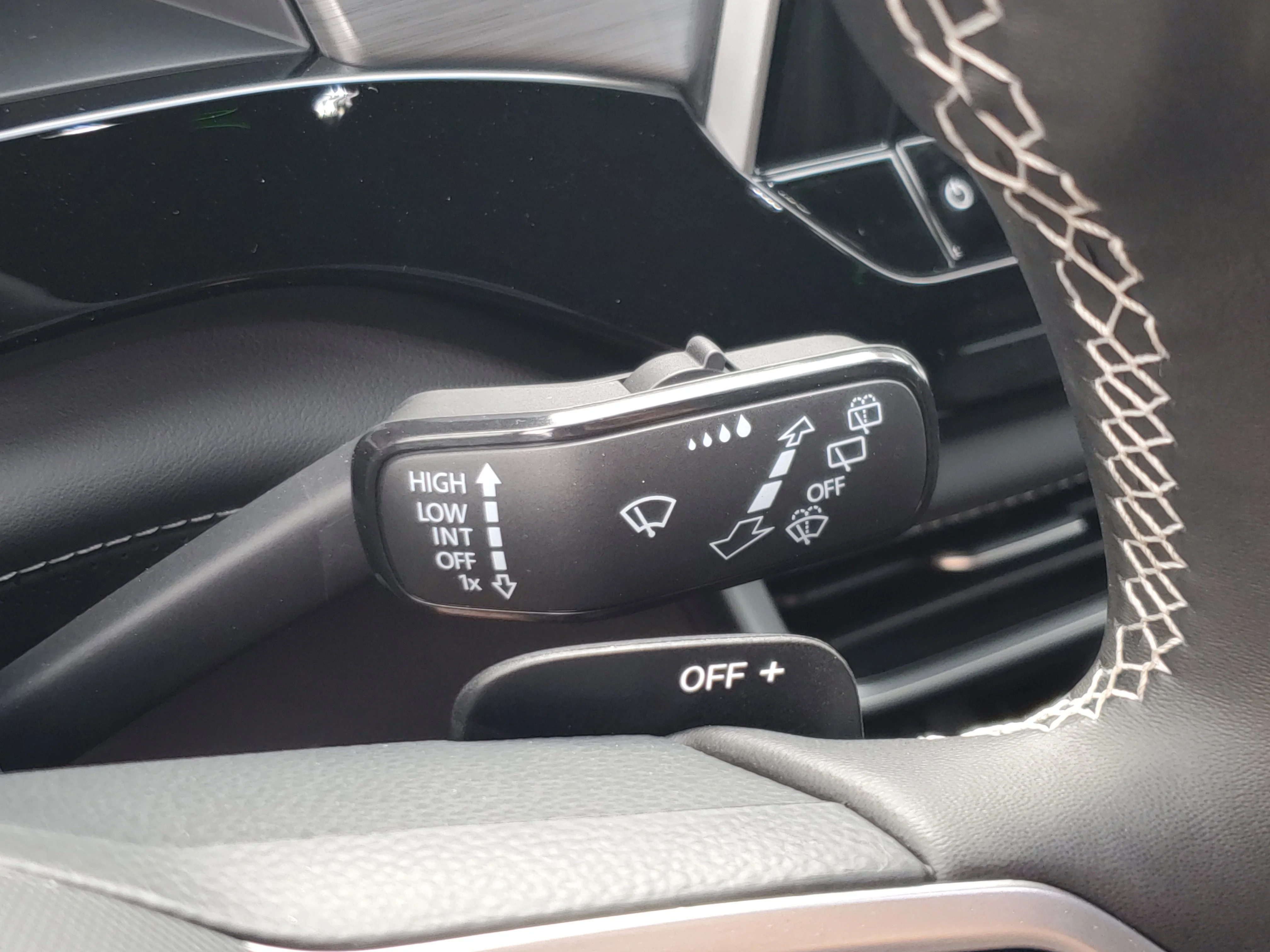 New 2026 Black Volkswagen 2.0T SE w/Technology image 28