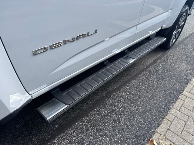 Used 2021 White GMC Denali image 4