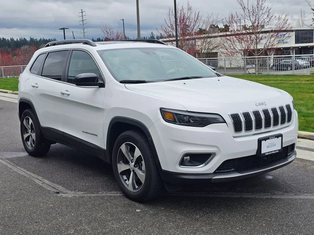 Used 2022  Jeep Limited image 7