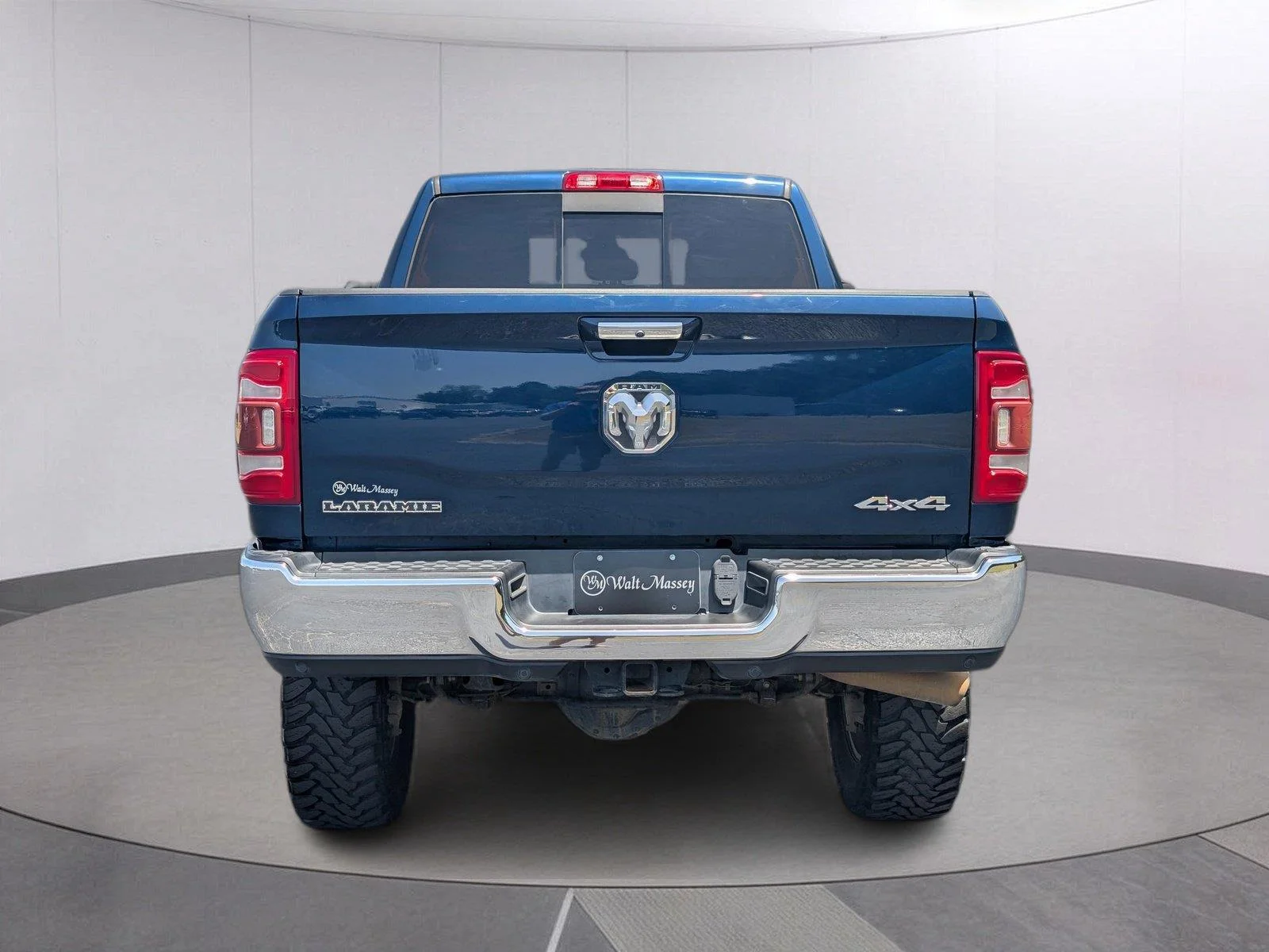 Used 2020 Patriot Blue Pearlcoat Ram Laramie image 4