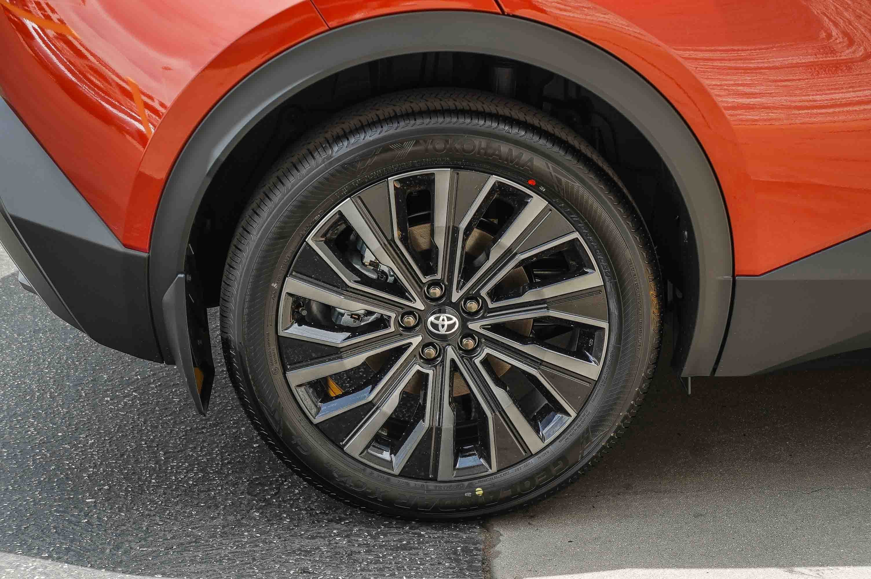 New 2026 Tandoori with Midnight Black Metallic roof Toyota XSE image 11