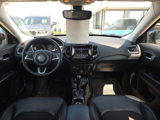 Certified Used 2019 Granite Crystal Metallic Clearcoat Jeep Altitude image 13