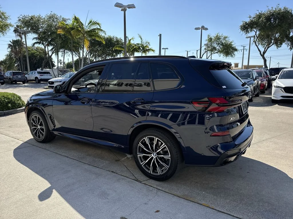 Used 2024 Blue BMW xDrive40i image 12