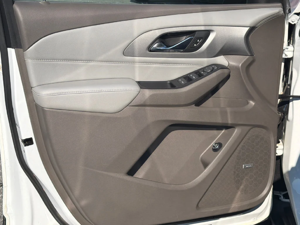 Used 2018 White Chevrolet 3LT image 10