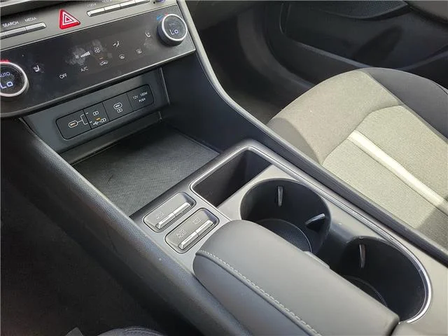 Used 2025 Aero Silver Hyundai SEL Front-Wheel Drive image 17