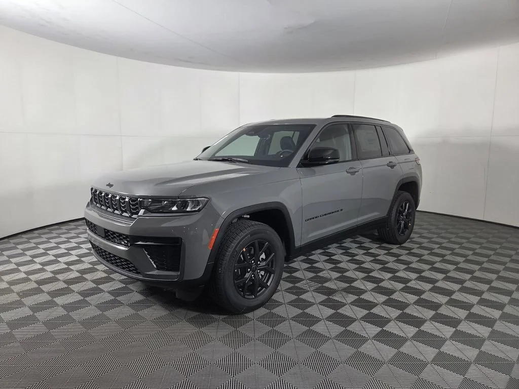 New 2027 Sting-Gray Clearcoat Jeep Laredo Altitude image 4