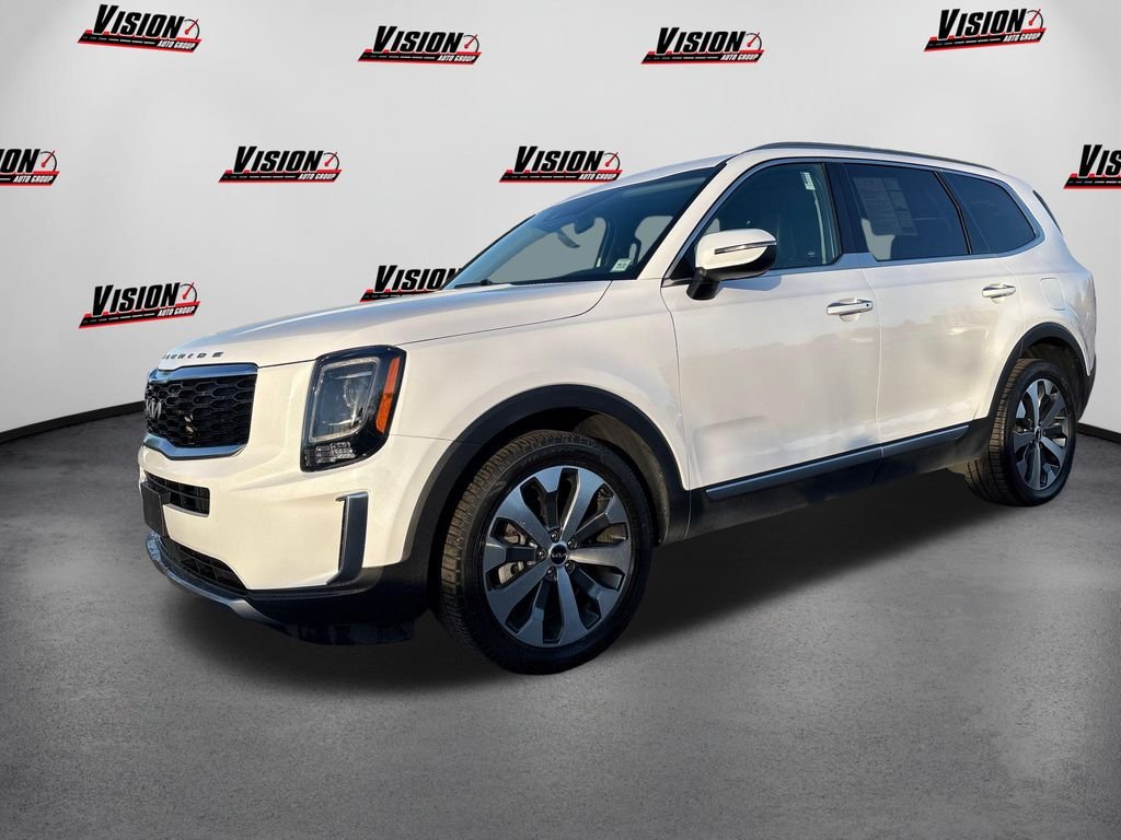 Used 2022 White Kia S image 1