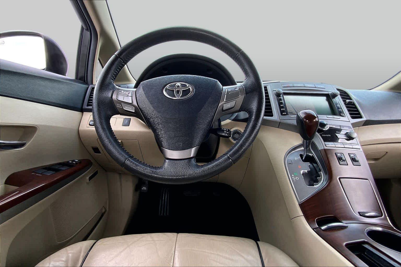 Used 2010 Blizzard Pearl Toyota  image 5
