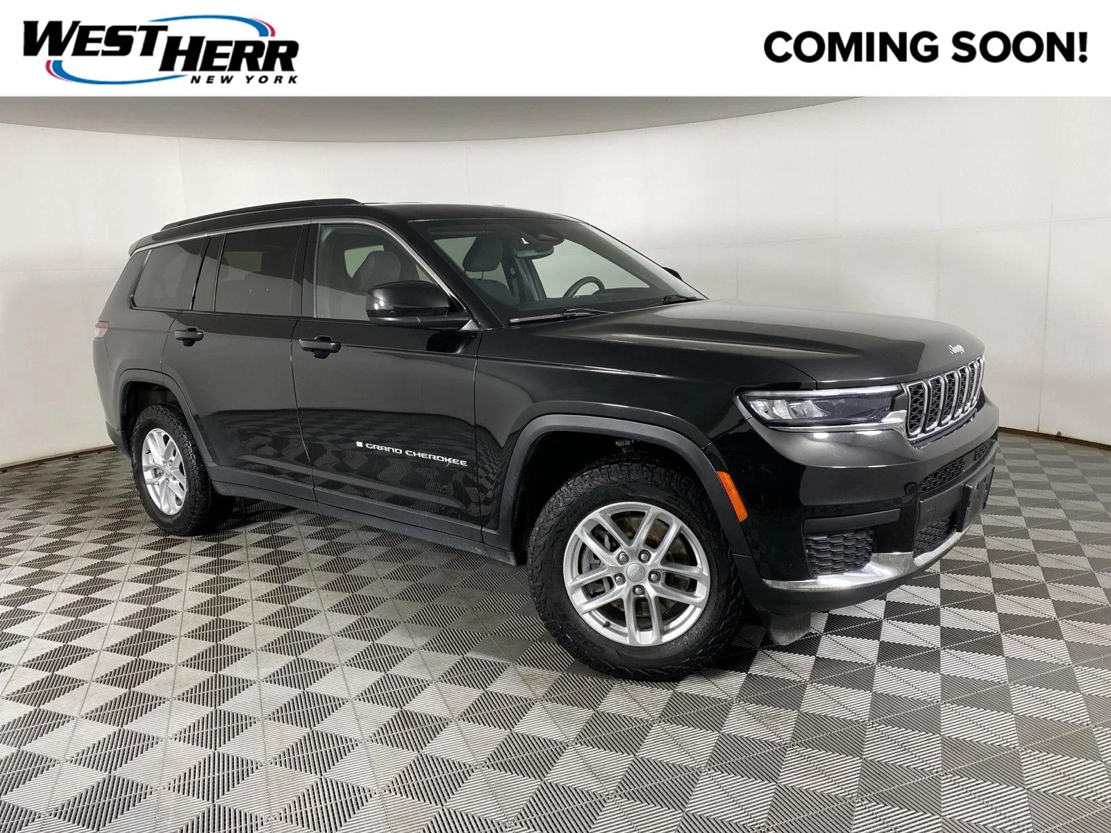 Used 2024 Diamond Black Crystal Pearlcoat Jeep Laredo image 1