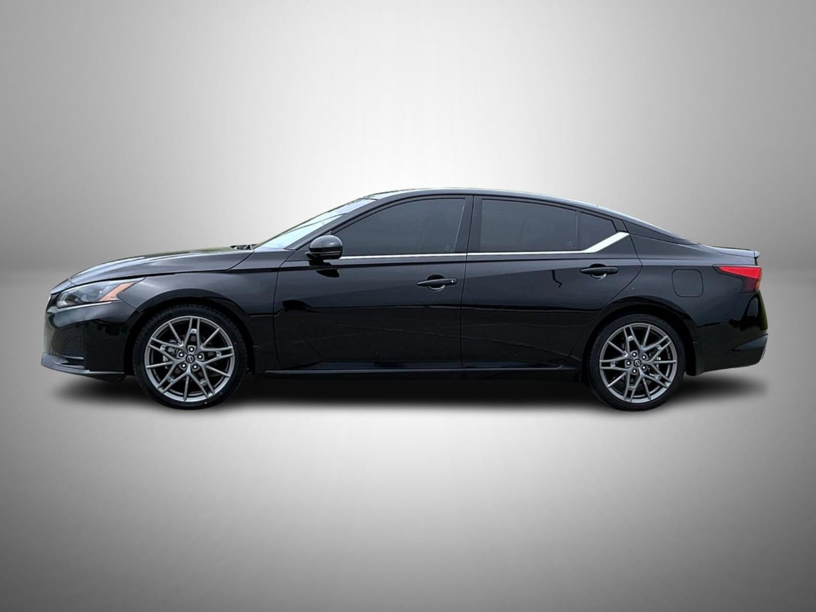 Used 2023 Black Nissan 2.0 SR image 8