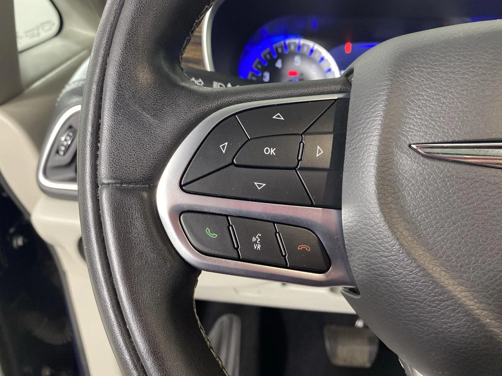 Used 2022 Fathom Blue Pearlcoat Chrysler Limited image 26