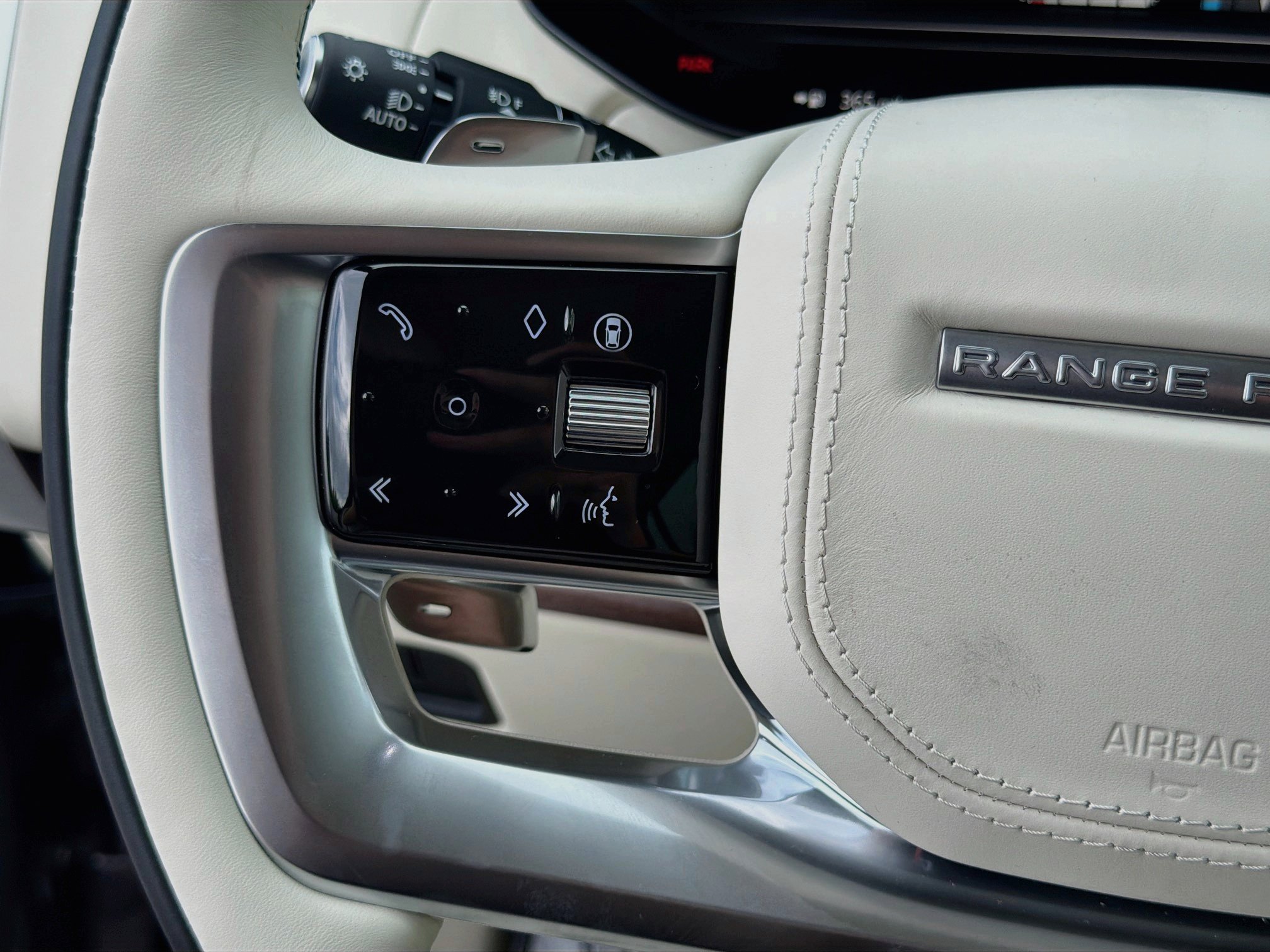 New 2026 Charente Grey Land Rover SE image 39