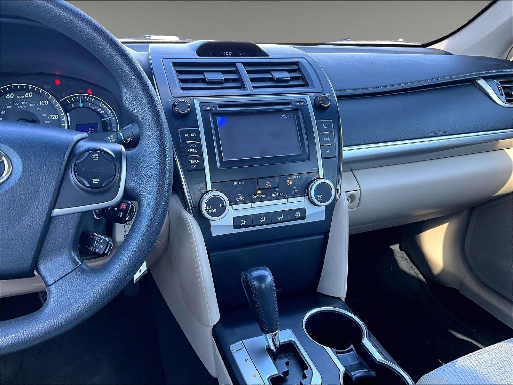 Used 2012  Toyota LE image 18