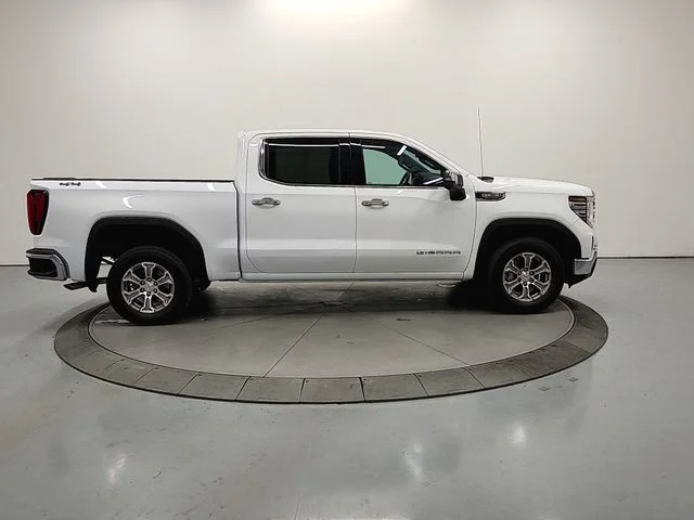 Used 2025 White GMC SLT image 9