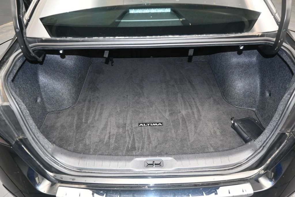 Used 2021 Black Nissan 2.5 SR image 15