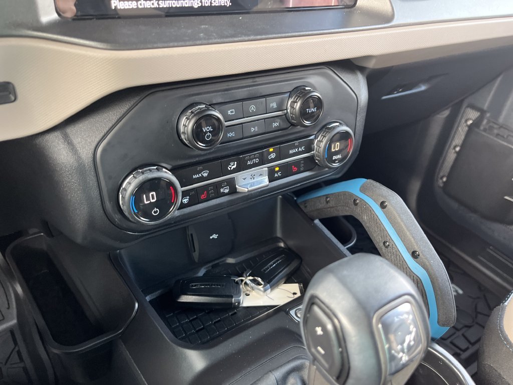 Used 2024 Gray Ford Wildtrak image 20