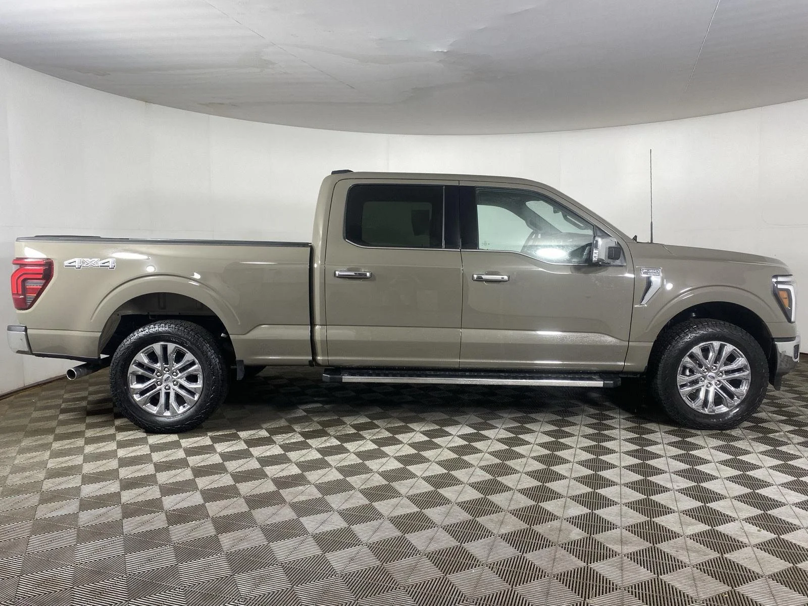 Used 2025 Gray Ford LARIAT image 8