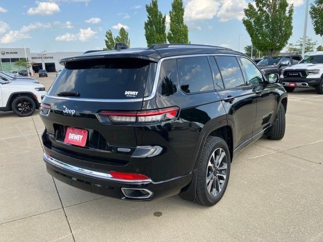 Certified Used 2021 Diamond Black Crystal Pearlcoat Jeep Overland image 5