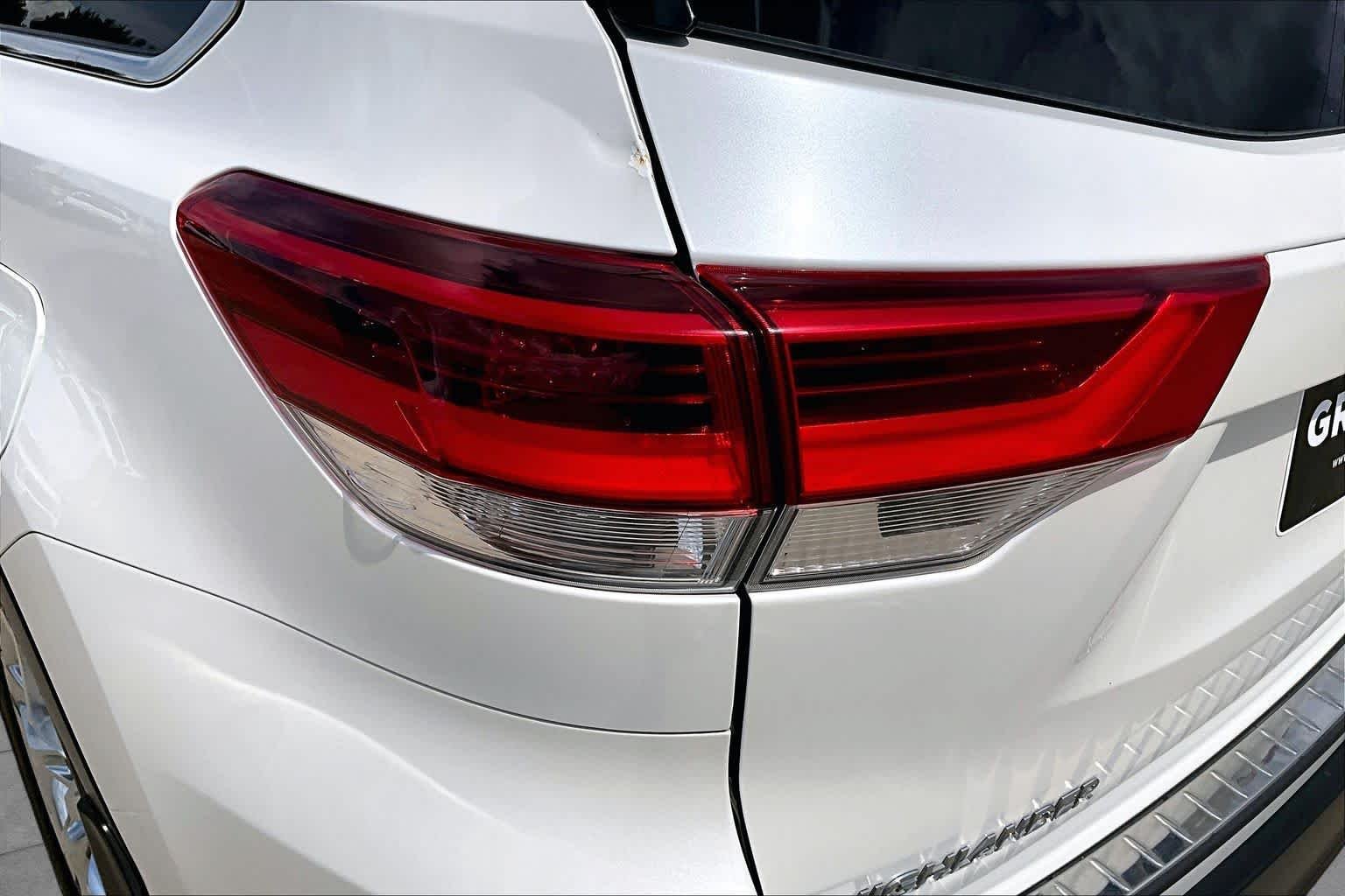 Used 2017 Blizzard Pearl Toyota Limited image 29