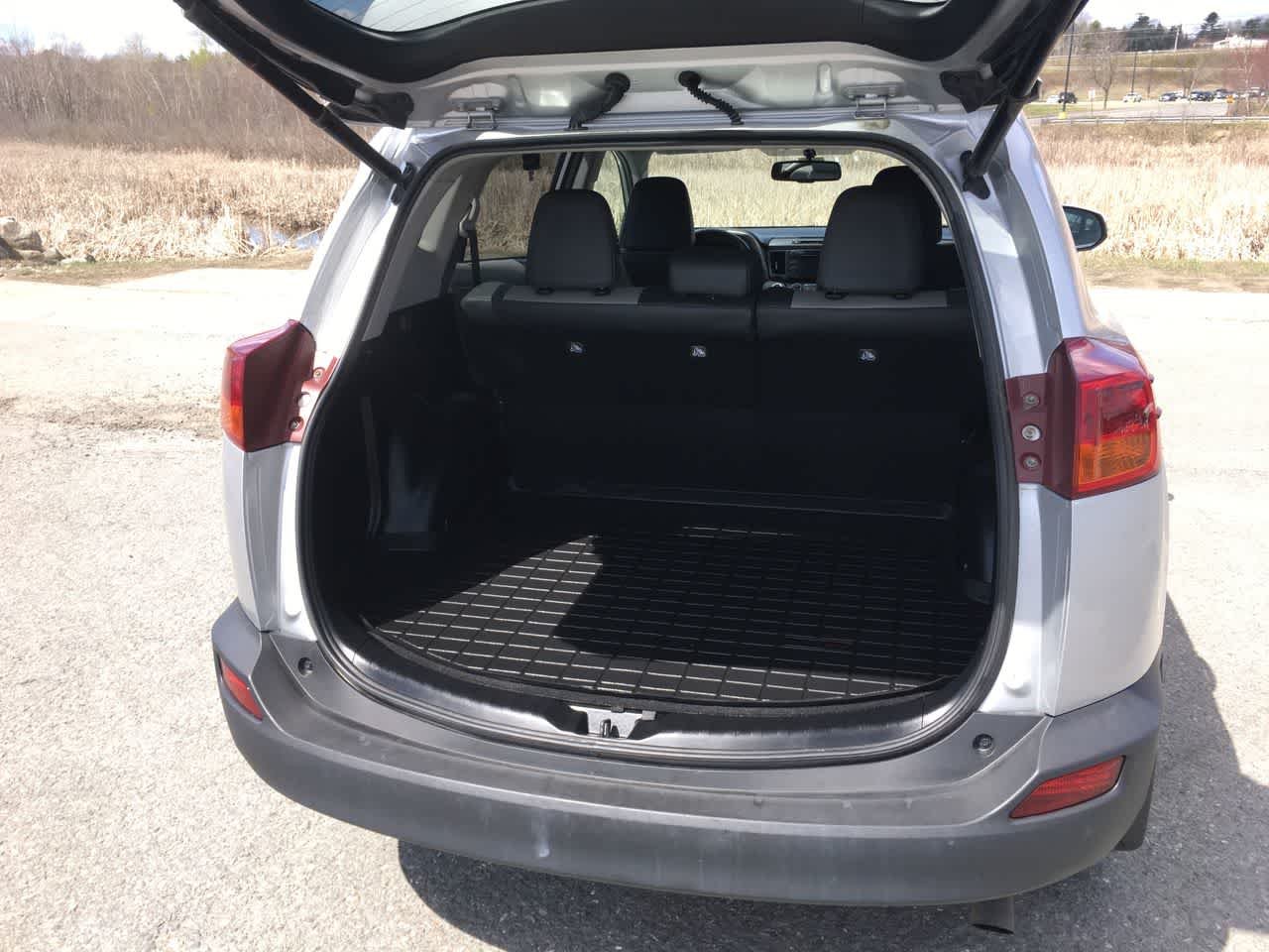 Used 2013  Toyota Limited image 17